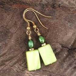 Grüne Ohrringe aus Perlmutt und Perle