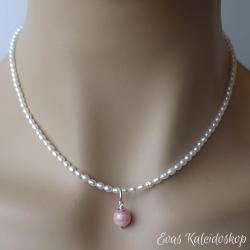 Basis-Schmuckstück: Zierliche Kette aus ovalen, kleinen Perlen