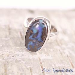 Boulder Opal Ring mit schönem Farbspiel