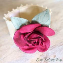 Rosarote Stoff Rose als romantisches Armband