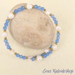 Armband aus blauem Achat und Perlen auf Memory-Draht