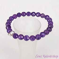 Armband aus facettierten Amethyst Kugeln mit Charm-Träger 