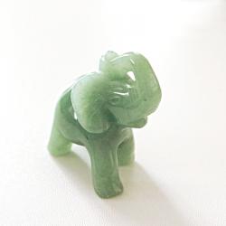 Grüner Elefant aus dunklerem Serpentin