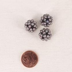 Schmuck DIY:   Mittelgraue Perlenbälle aus kleinen Perlchen