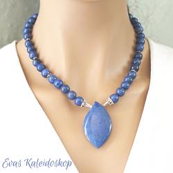 Jeansblaue Dumortierit Kette mit dekorativen Silberelementen