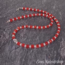 Schaumkoralle Würfelkette mit weißen Perlen