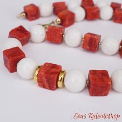 Rote Schaumkoralle Würfelkette mit weißen Korallenkugeln