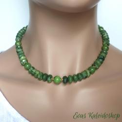 Kette aus facettierter Jade mit glatten Kugeln