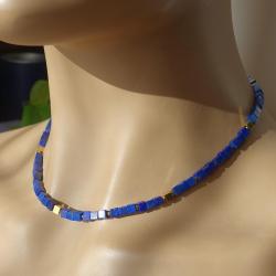 Kette aus Lapis Lazuli Würfeln und vergoldeten Silberwürfeln