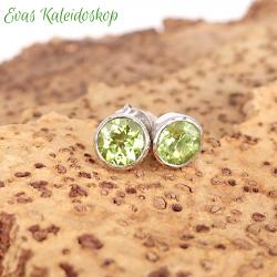 Runde facettierte Peridot Ohrstecker