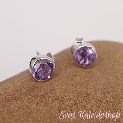 Klassische Amethyst Ohrstecker, facettiert