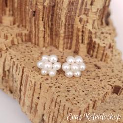 Romantische Perlenblüten Ohrstecker mit je 7 weißen Perlen