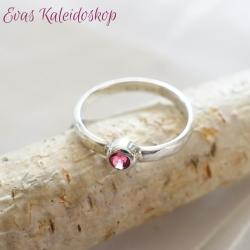 Zarter Pink Turmalin Ring mit gehämmerter Ringschiene