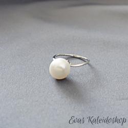Zarter Silberring mit großer weißer Perle 