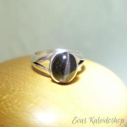 Sterndiopsid Ring, „Black Star“ mit ovalem Stein